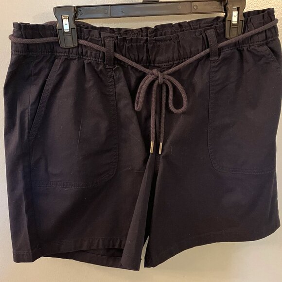 NWOT Croft & Barrow Women's Navy Blue Mid-Rise Shorts Medium - Picture 1 of 6